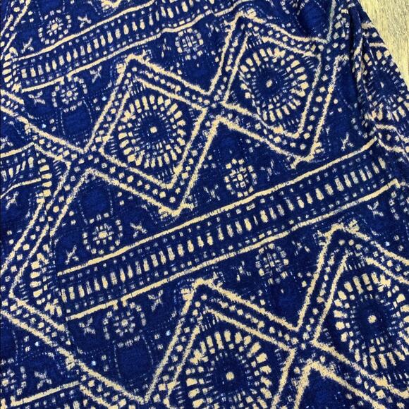 Blue aztec print cold shoulder / open shoulder short sleeve blouse - Picture 4 of 5